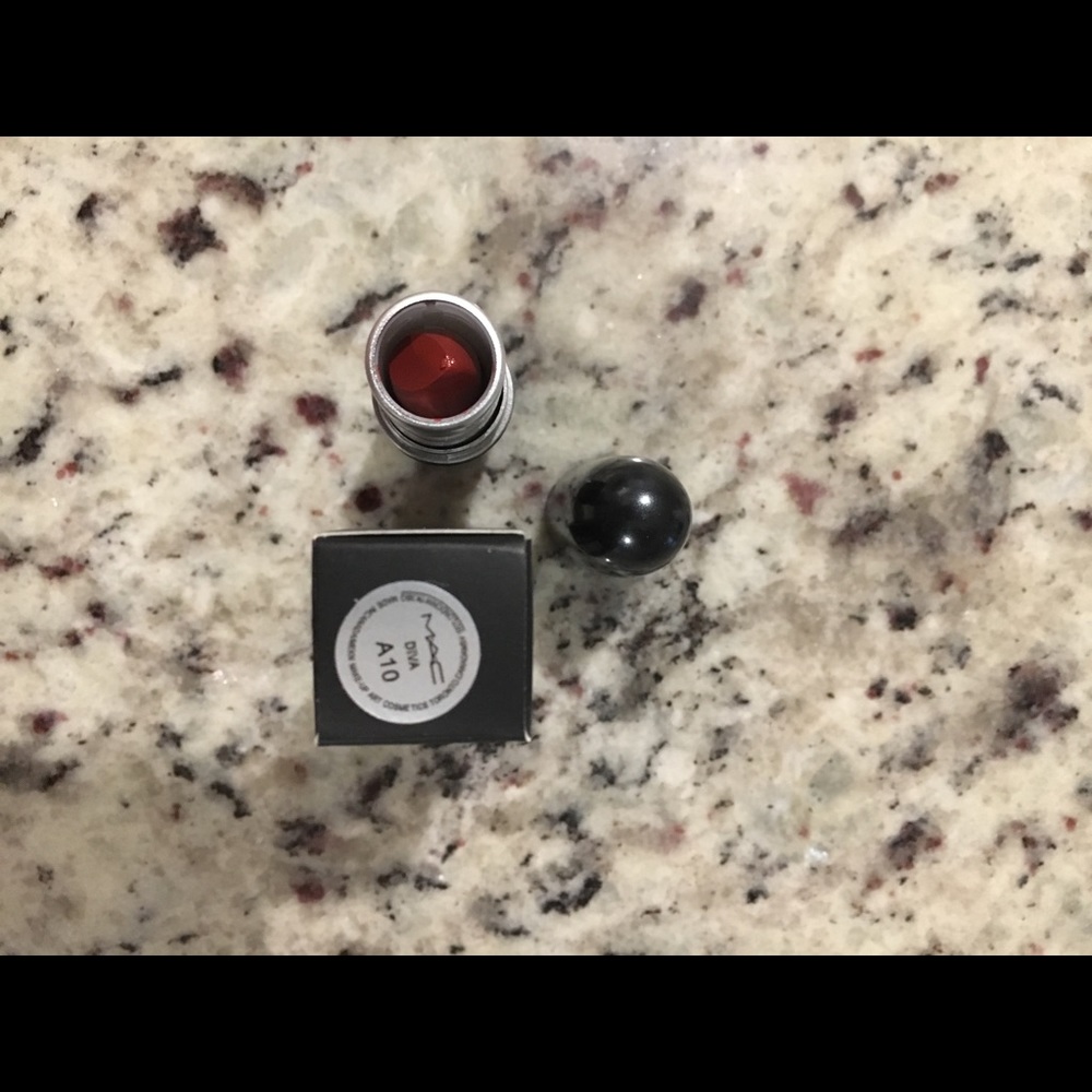 Women’s matte lipstick